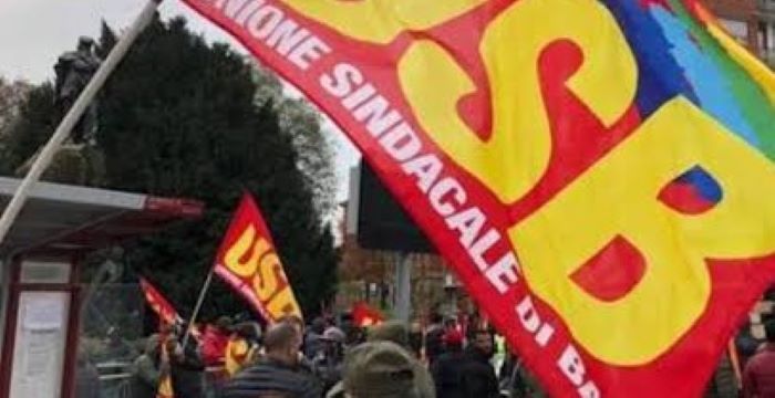 Varese, Usb e studenti di sinistra in piazza: mattinata di agitazione in città
