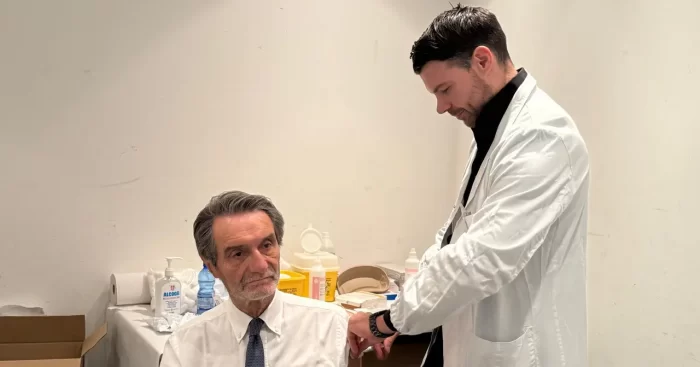 Influenza, al via la campagna vaccinale in Lombardia: Fontana si vaccina e rilancia la prevenzione