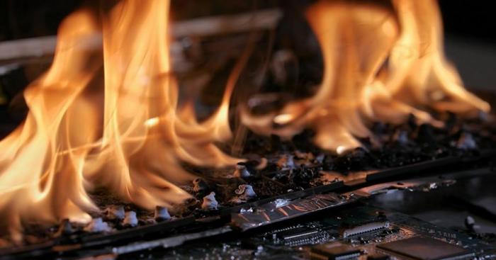 Incendio ad Arcisate, si indaga sulle cause: possibile fuga termica di batterie al litio