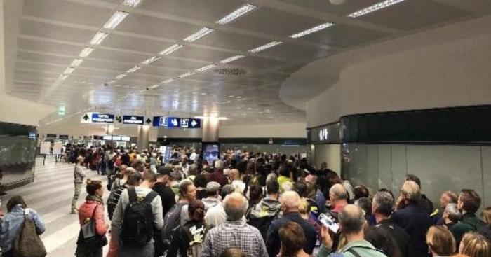 Malpensa, Enac valuta di ridurre la capacità del Terminal 1 per l’estate 2027: pesano le code ai passaporti