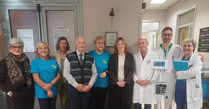 Varese, una campanella per festeggiare la fine delle cure oncologiche: il dono che accende la speranza