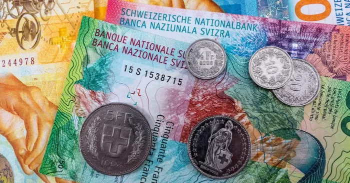 Franco svizzero, previsto un nuovo rialzo: euro verso quota 90 centesimi entro fine anno