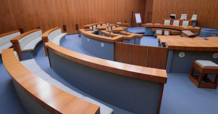 Docente 37enne rinviato a giudizio in Ticino: accuse per reati sessuali ai danni di due minorenni