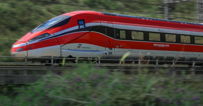 Alta Velocità, da novembre cambia l’abbonamento: meno 80 euro al mese, ma si pagano le prenotazioni